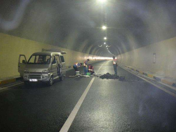 ������©